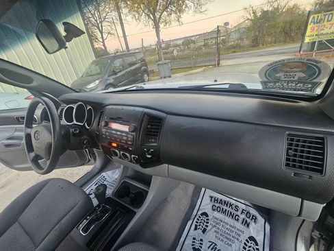 Used 2010 Toyota Tacoma PreRunner image 19