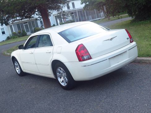 Used 2006 Chrysler 300 Touring w/ Comfort/Convenience Group RWD image 27