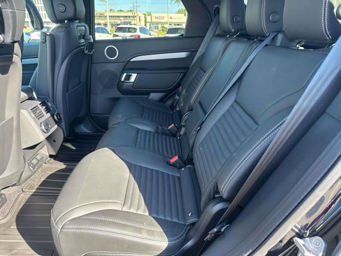 New 2026 Land Rover Discovery Dynamic SE image 8