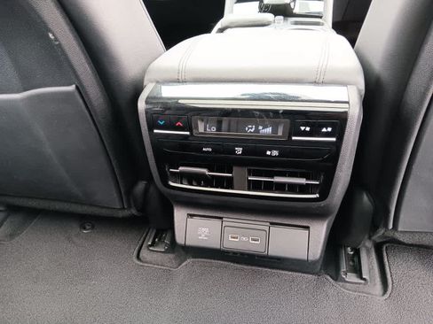 Used 2023 Acura MDX SH-AWD image 17