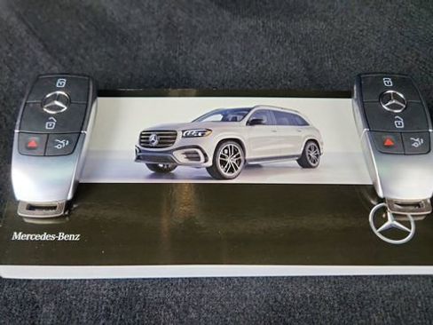 Used 2025 Mercedes-Benz GLS 450 4MATIC image 67
