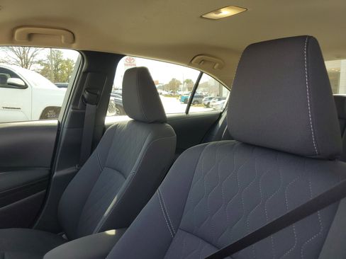 Used 2025 Toyota Corolla LE image 18