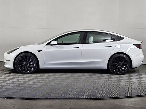 Used 2022 Tesla Model 3 Performance image 3