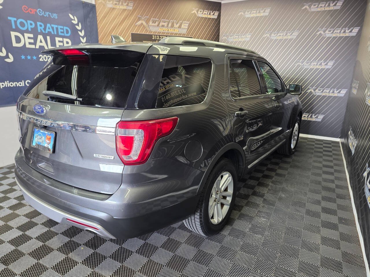 Used 2017 Ford Explorer XLT w/ Equipment Group 202A FWD image 16