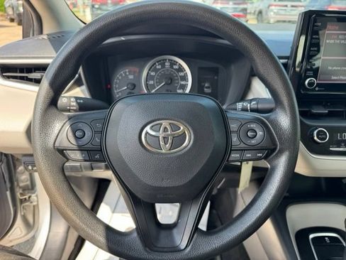 Used 2022 Toyota Corolla LE FWD image 16