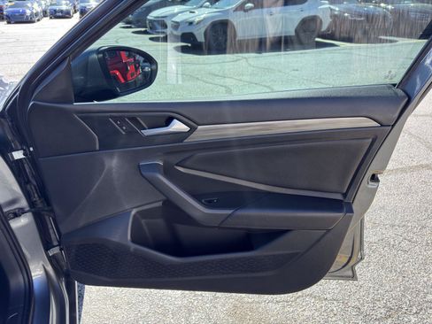 Used 2019 Volkswagen Jetta SEL FWD image 40