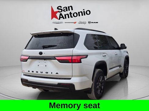 Used 2024 Toyota Sequoia Platinum image 7