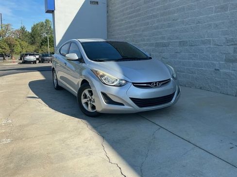 Used 2015 Hyundai Elantra SE FWD image 1