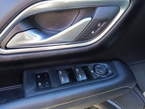 Used 2023 GMC Yukon SLT image 12