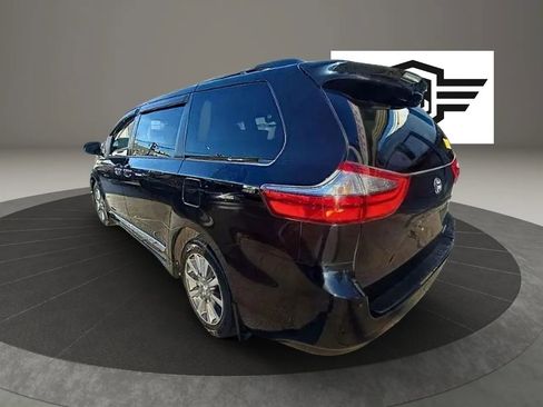 Used 2020 Toyota Sienna XLE AWD/4WD image 2