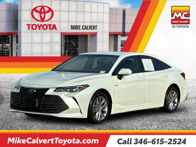 Used 2020 Toyota Avalon XLE w/ Preferred Accessory Package FWD image 1