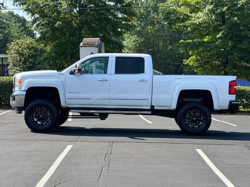 Used 2016 GMC Sierra 2500 SLT w/ Duramax Plus Package AWD/4WD image 2