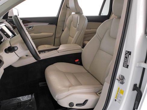 Used 2019 Volvo XC90 T5 Momentum image 34