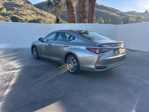 Used 2021 Lexus ES 300h w/ Premium Package image 7