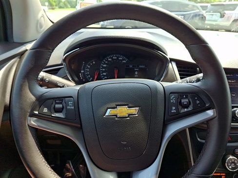 Certified 2020 Chevrolet Trax LT w/ LT Convenience Package FWD image 18