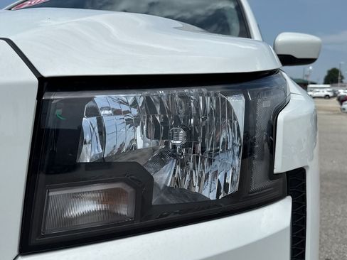 Used 2024 Nissan Frontier SV w/ SV Convenience Package RWD image 10