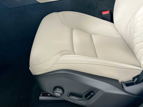 New 2026 Volvo XC90 T8 Plus image 18