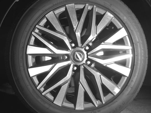 Used 2025 Nissan Altima 2.5 SV FWD image 12