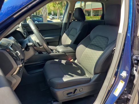 Used 2025 Nissan Pathfinder SV AWD/4WD image 17