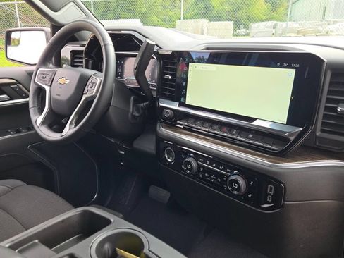 Used 2024 Chevrolet Silverado 1500 LT AWD/4WD image 7
