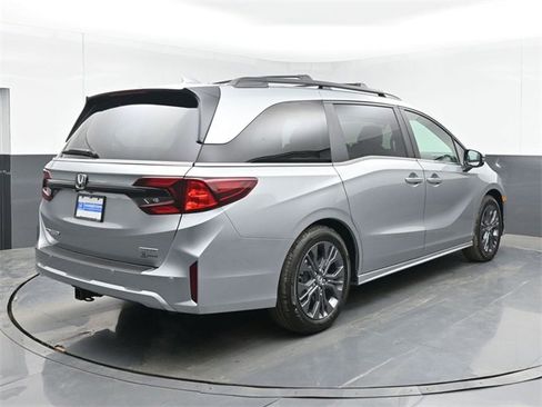 New 2026 Honda Odyssey Touring image 10