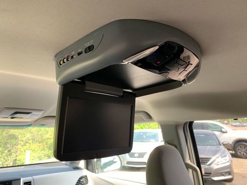 Used 2016 Toyota Sienna LE FWD image 27