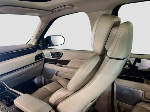 Used 2019 Lincoln Navigator Reserve AWD/4WD image 25