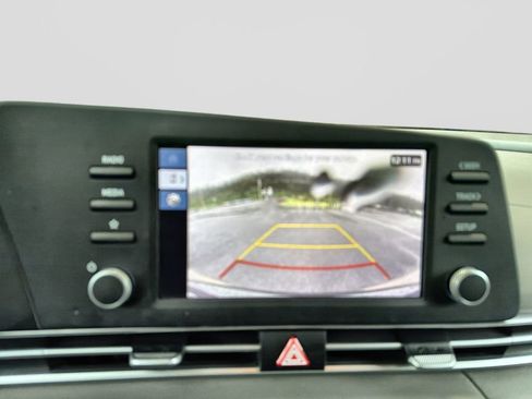 Certified 2024 Hyundai Elantra SE FWD image 24