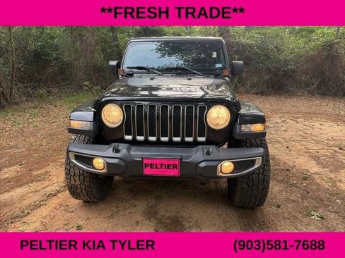 Used 2018 Jeep Wrangler Unlimited Sahara image 2