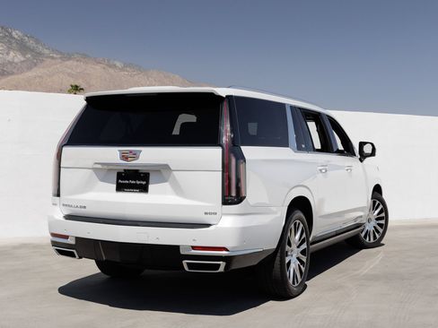 Used 2025 Cadillac Escalade ESV Premium Luxury Platinum AWD/4WD image 7
