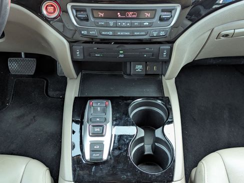 Used 2018 Honda Pilot Touring image 18