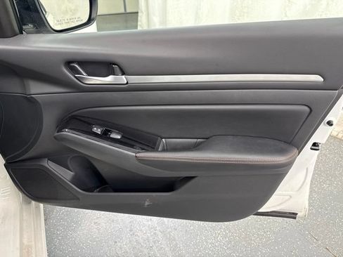 Used 2024 Nissan Altima 2.5 SR FWD image 14