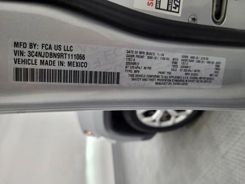 Used 2024 Jeep Compass Latitude image 33