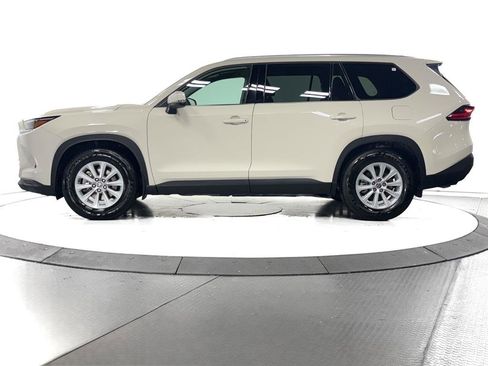 Certified 2024 Toyota Grand Highlander XLE image 7