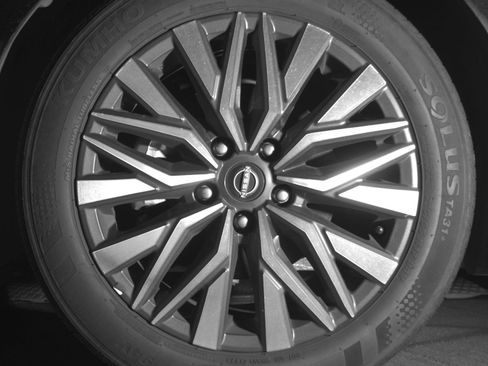 Used 2024 Nissan Altima 2.5 SV image 12