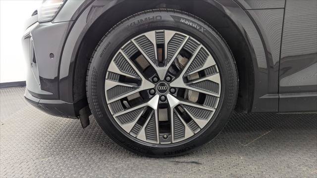 Used 2024 Audi Q8 e-tron Premium Plus AWD/4WD image 31