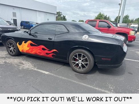 Used 2017 Dodge Challenger SXT RWD image 9