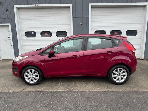 Used 2011 Ford Fiesta SE w/ 203A Rapid Spec Order Code image 7