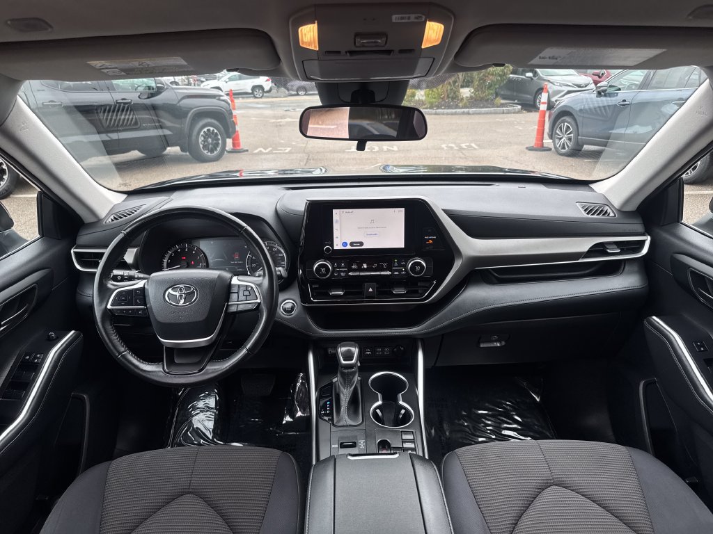 Used 2023 Toyota Highlander LE FWD image 12
