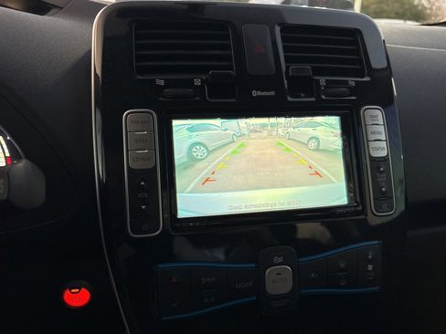 Used 2016 Nissan Leaf SV image 11