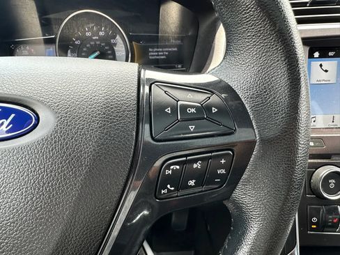 Used 2017 Ford Explorer XLT w/ Equipment Group 202A AWD/4WD image 21