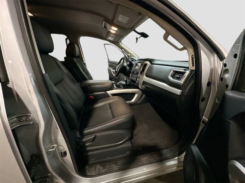 Used 2019 Nissan Titan PRO-4X image 27