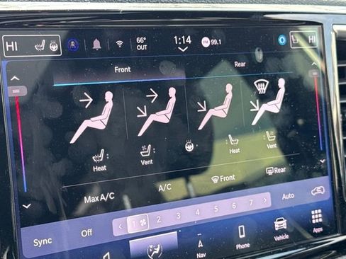 Used 2025 Chrysler Pacifica Limited image 25