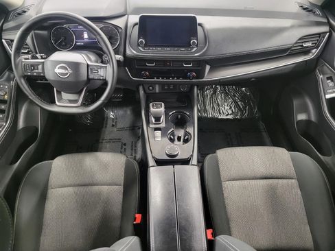 Used 2025 Nissan Rogue SV image 7