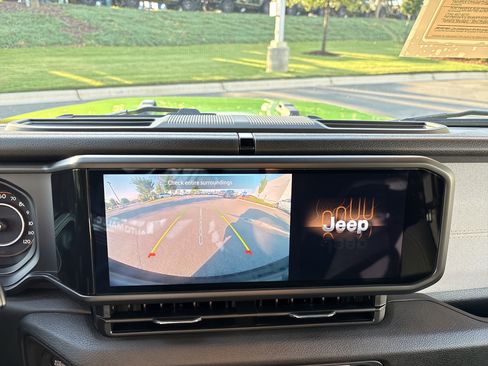 Used 2025 Jeep Wrangler Unlimited Sport AWD/4WD image 29