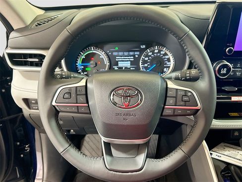 New 2026 Toyota Highlander XLE image 9