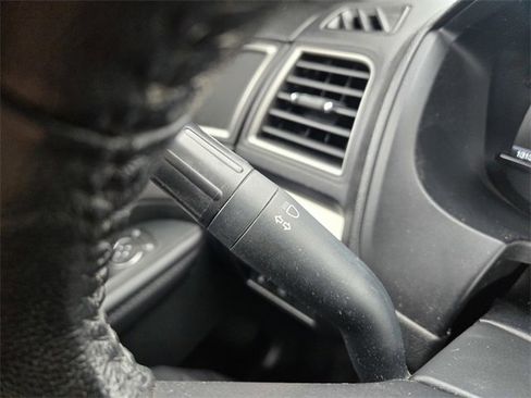 Used 2018 Ford Explorer XLT w/ Equipment Group 202A image 22