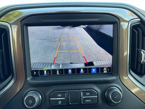 Used 2021 Chevrolet Silverado 2500 High Country w/ Technology Package AWD/4WD image 20