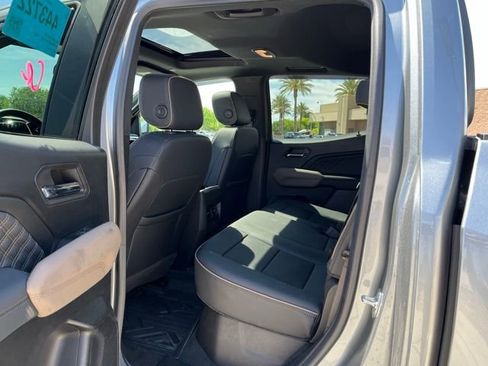 Used 2024 GMC Canyon Denali image 16