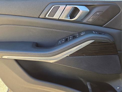 Used 2023 BMW X5 xDrive45e image 21